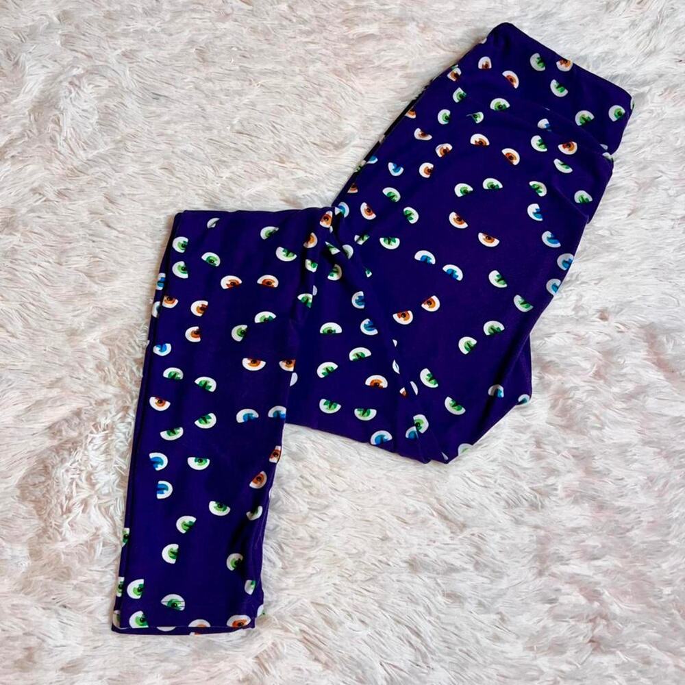 Weird Purple Eyeball Scary Spooky Halloween Maximalist Quirky‎ Pop Art Leggings